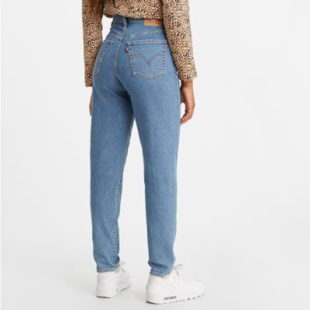 NWT Levi’s high waisted taper jean medium wash